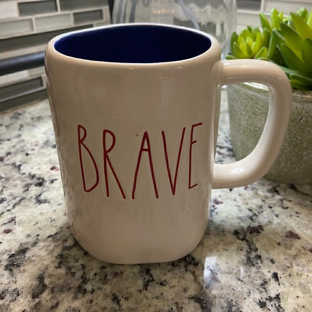 NWT RAE DUNN BRAVE AMERICA PATRIOTIC FARMHOUSE MUG